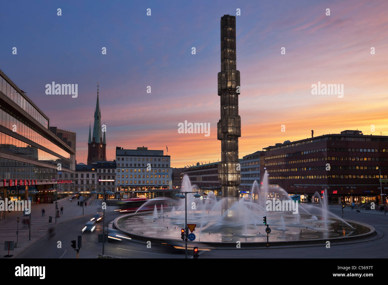 Sergels torg è la piazza nel centro di Stoccolma Foto Stock