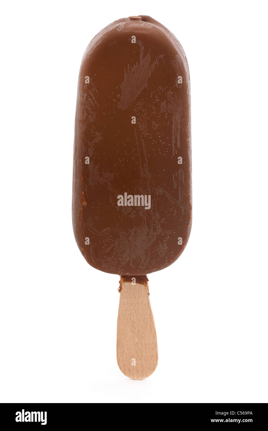 Ricoperta di cioccolato gelato isolato su bianco Foto Stock