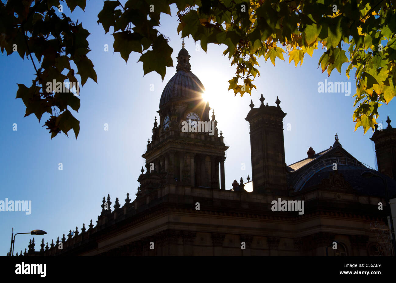 Leeds Town Hall, il Headrow Leeds; costruita tra 1853 e 1858. Host a delle funzioni civiche e concerti di musica classica. Foto Stock