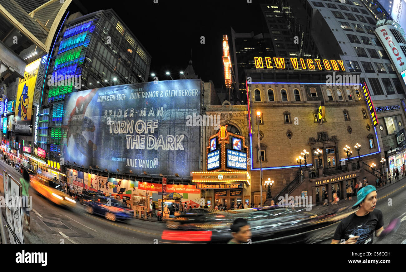 'Uomo Ragno Spegnere il buio' a Foxwoods Theatre e il nuovo Teatro Vittoria, Broadway, Manhattan NYC, 2011 (obiettivo fisheye view) Foto Stock