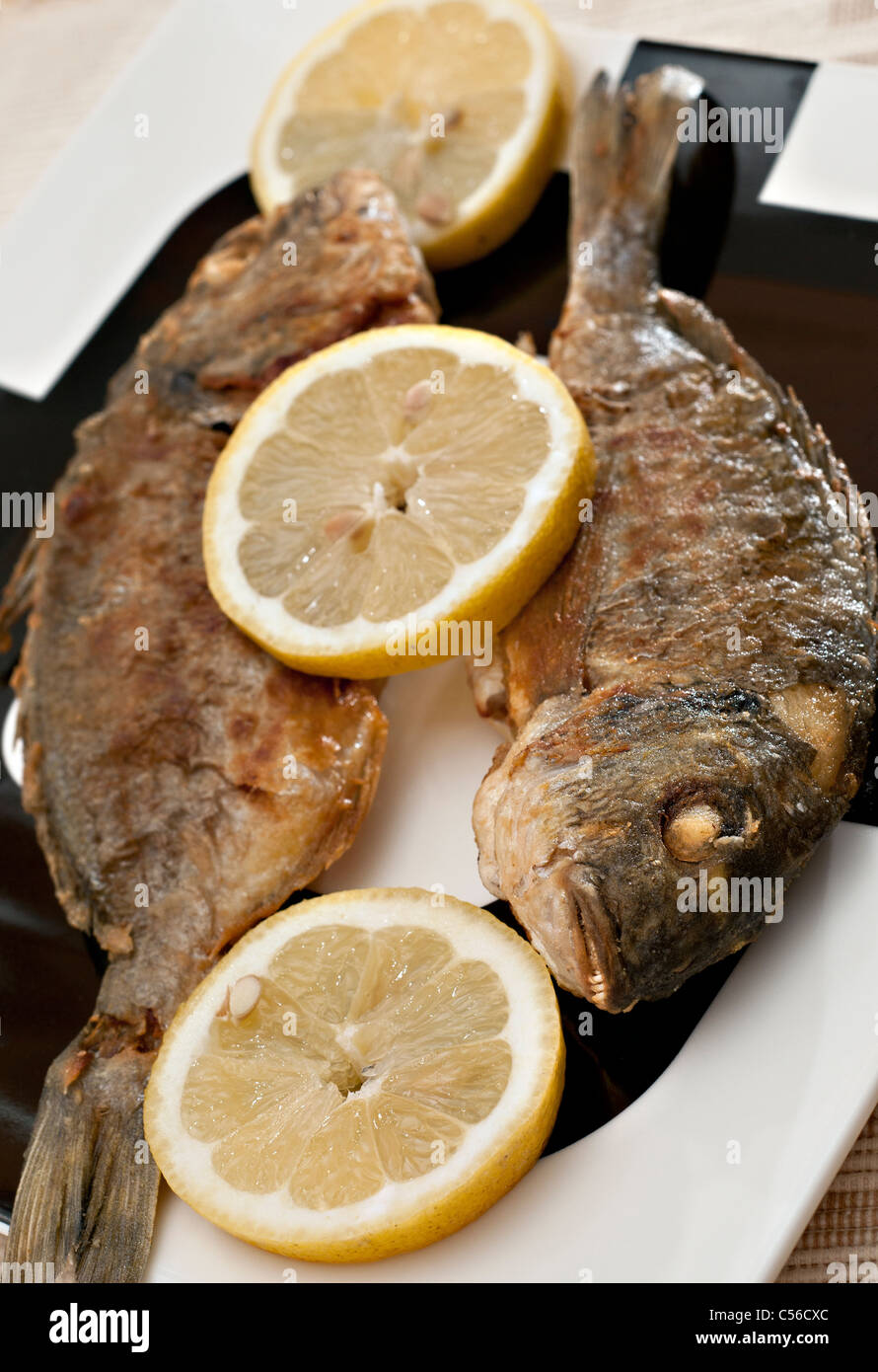 Fried orata orate al limone Foto Stock