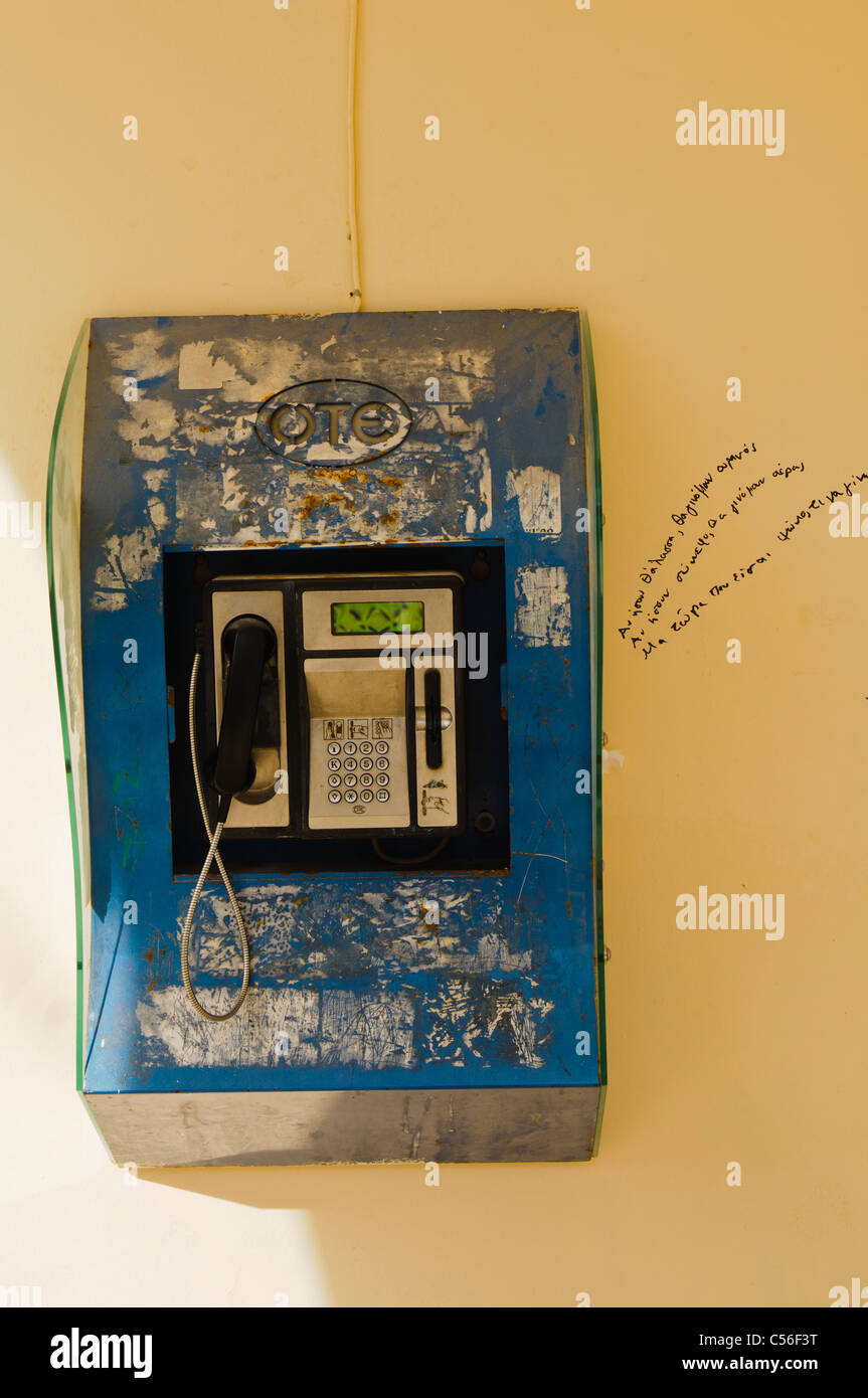 Il vecchio telefono pubblico Foto Stock