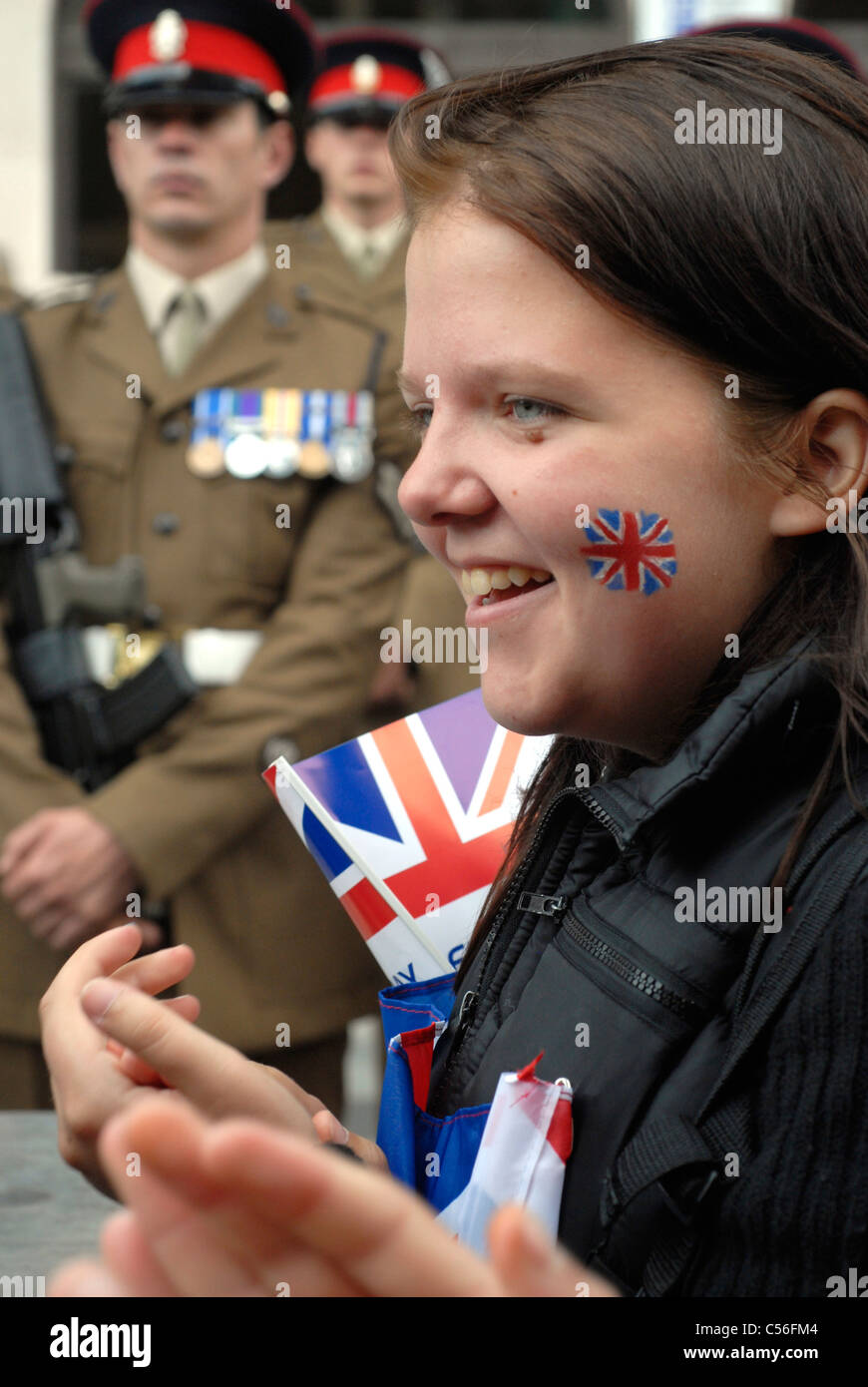 I soldati del secondo battaglione della Principessa di Galles del reggimento reale che hanno servito in Afghanistan parade di Brighton. Regno Unito. Foto Stock