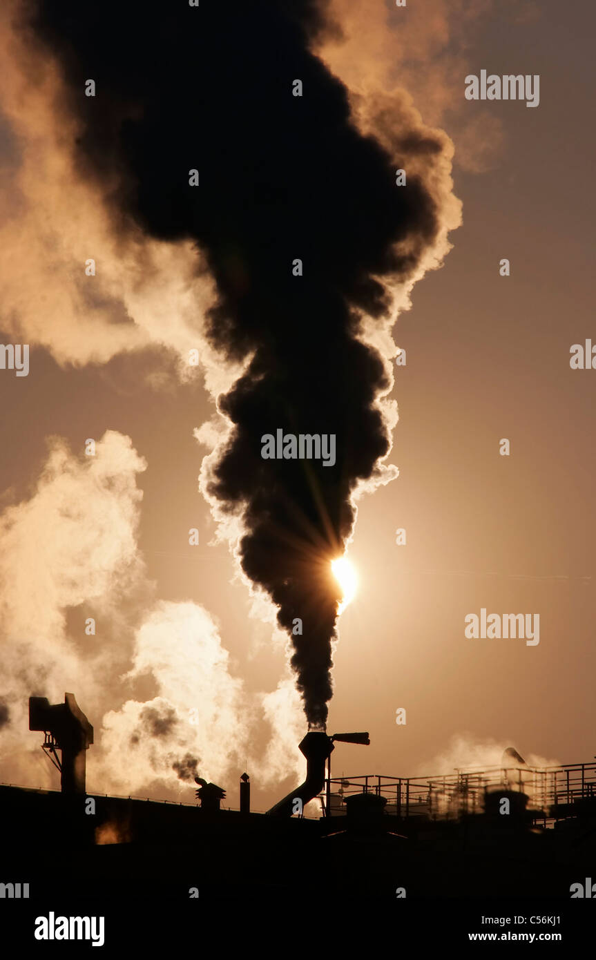 Sun coperto di fuliggine - Inquinamento atmosferico Foto Stock