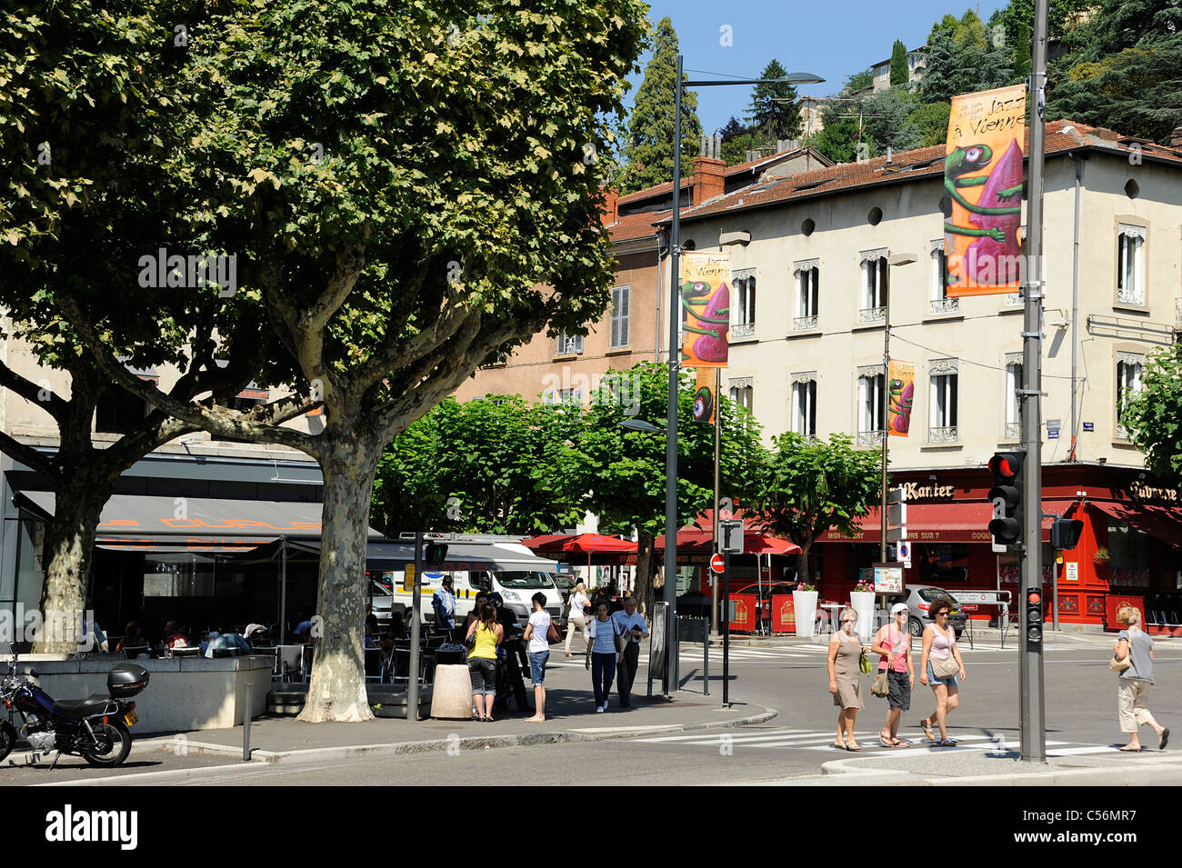 Scena di strada nel centro di Vienne, la Valle del Rodano, Francia Foto Stock