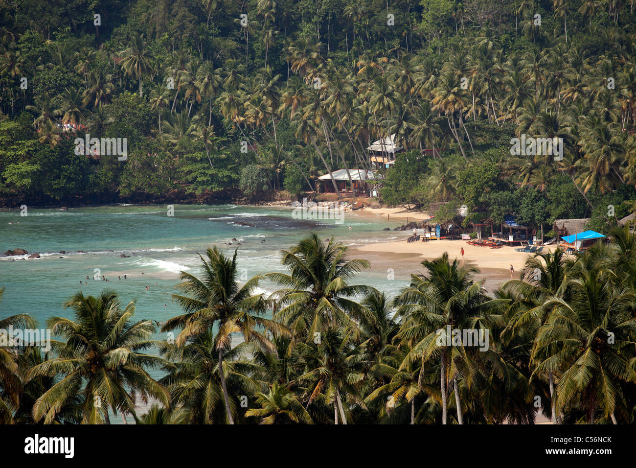 Vista della spiaggia in Mirissa dal di sopra, Sri Lanka Foto Stock