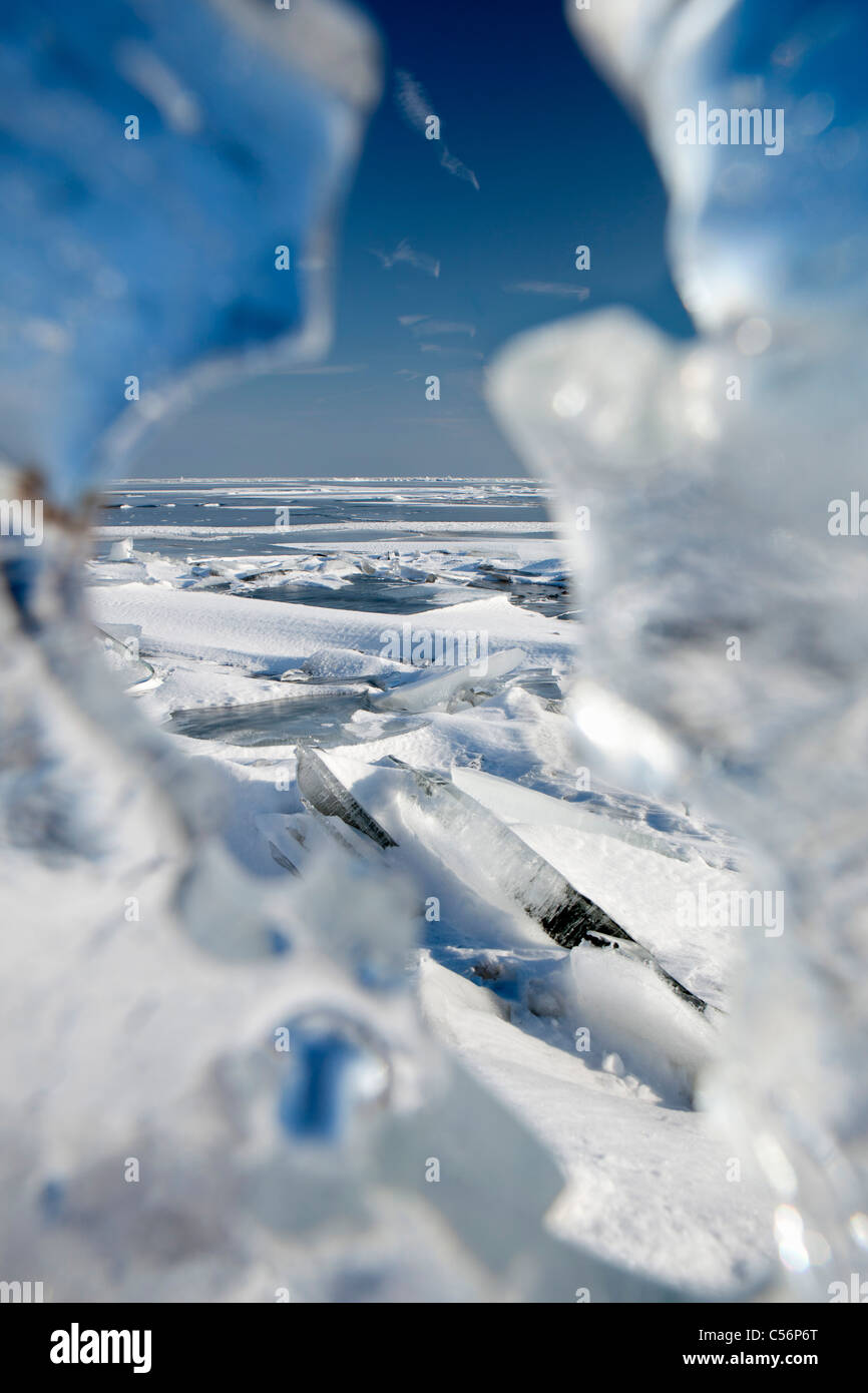 I Paesi Bassi, Oosterdijk, CU pezzo di ghiaccio sul lago ghiacciato chiamato IJsselmeer. Foto Stock
