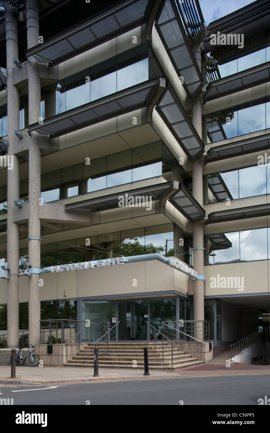 Victoria Gate la costruzione di Woking Surrey in Inghilterra REGNO UNITO Foto Stock