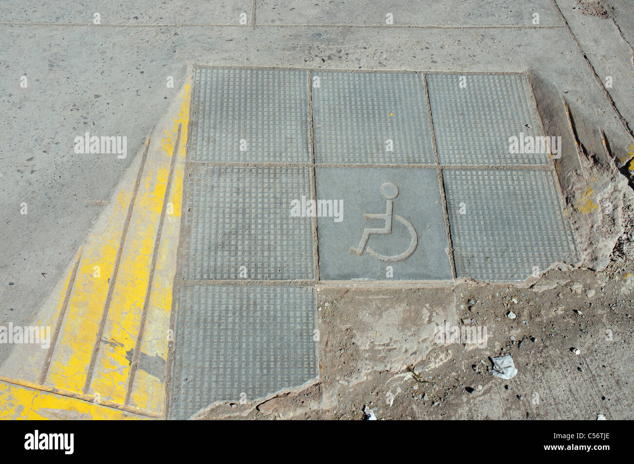 Un male fatto accesso per disabili rampa in Perù Foto Stock