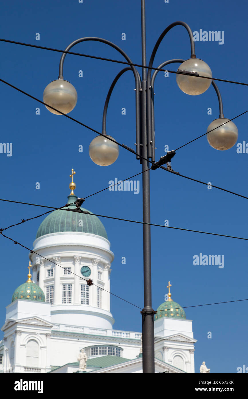 Helsinki Senate Edificio, linee di tram e lampioni, Finlandia Foto Stock