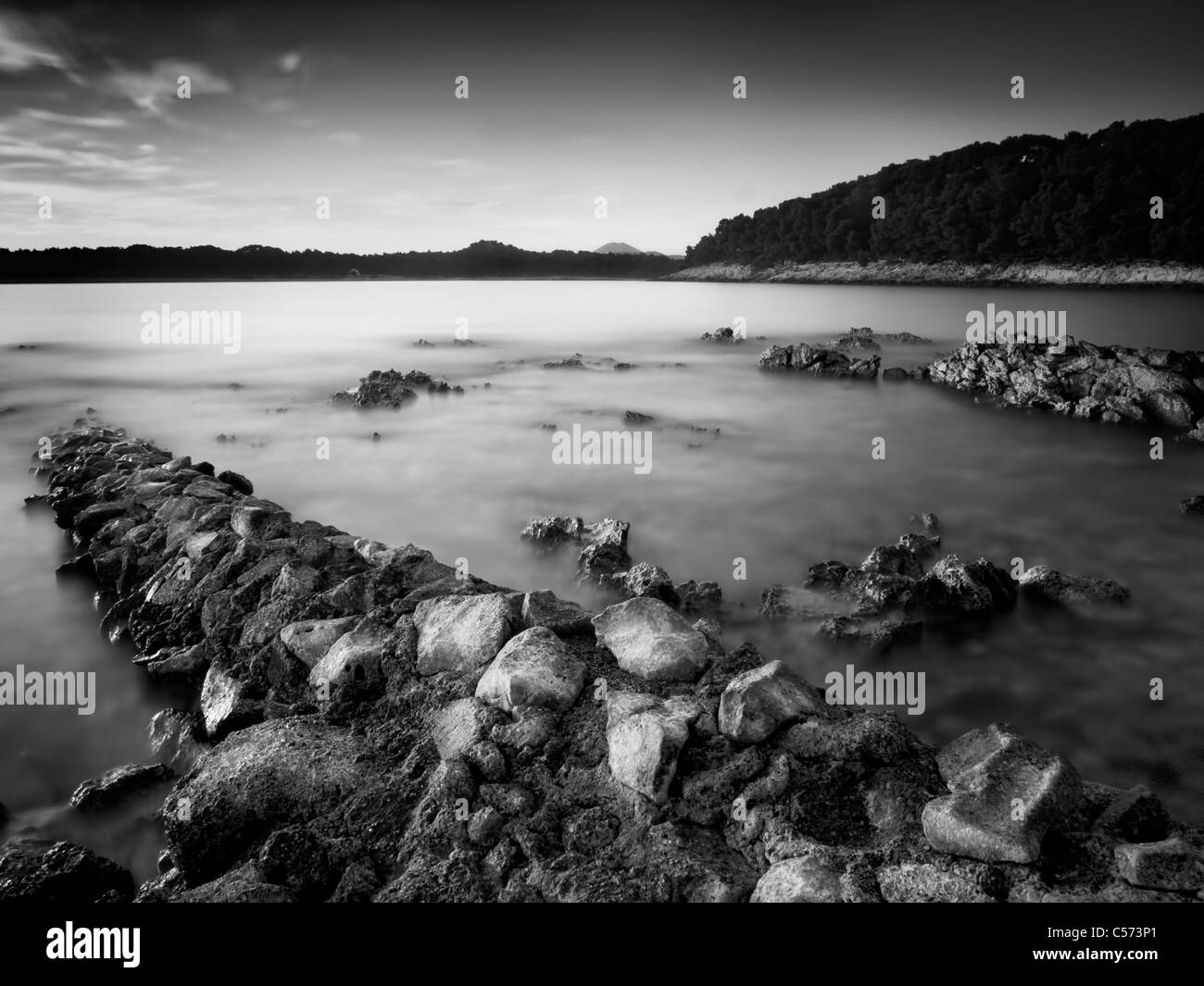 Rocce sulla spiaggia , isola di Losinj, Croazia,mare adriatico,l'Europa,per gli sfondi,natura,temi di paesaggio Foto Stock