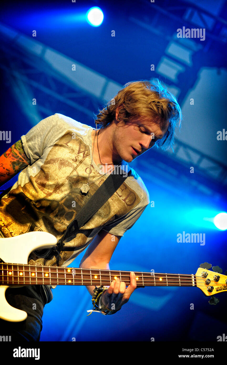 Dougie Poynter di pop band McFly effettuando al 2011 Llangollen International Musical Eisteddfod nel decimo mese di luglio 2011 Foto Stock