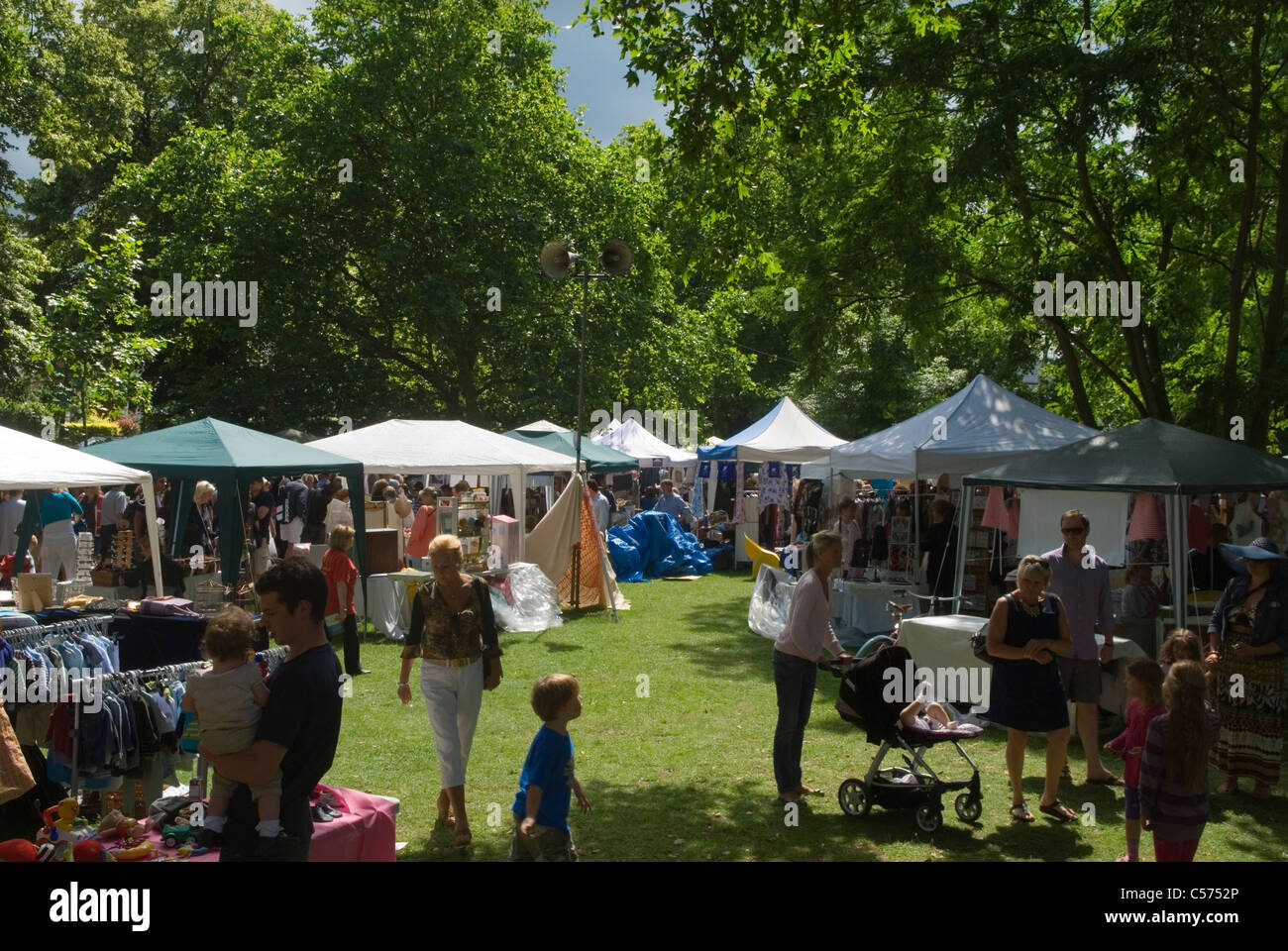 Barnes Village, sud-ovest di Londra, Regno Unito. Fiera annuale estiva di luglio. Inghilterra degli anni '2011 2010, HOMER SYKES Foto Stock