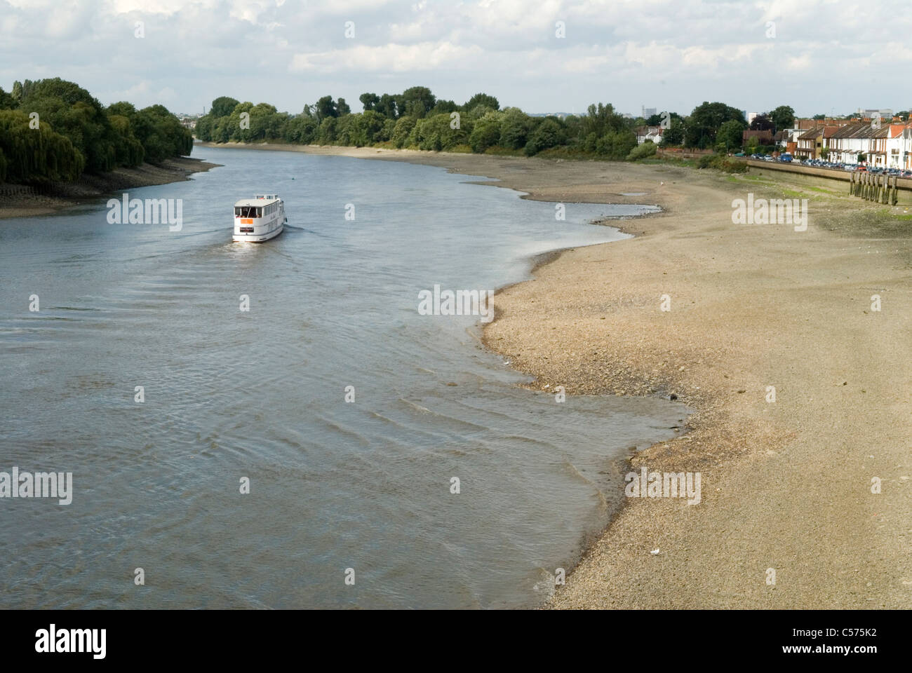La bassa marea Fiume Tamigi bassa marea a Barnes a sud-ovest di Londra Uk. HOMER SYKES Foto Stock
