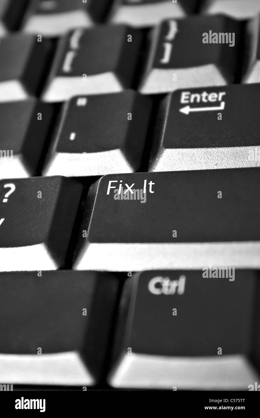 Tastiera di un computer con una chiave speciale che legge FIX IT. Bel concetto per il malware o il computer gli strumenti antivirus. Foto Stock