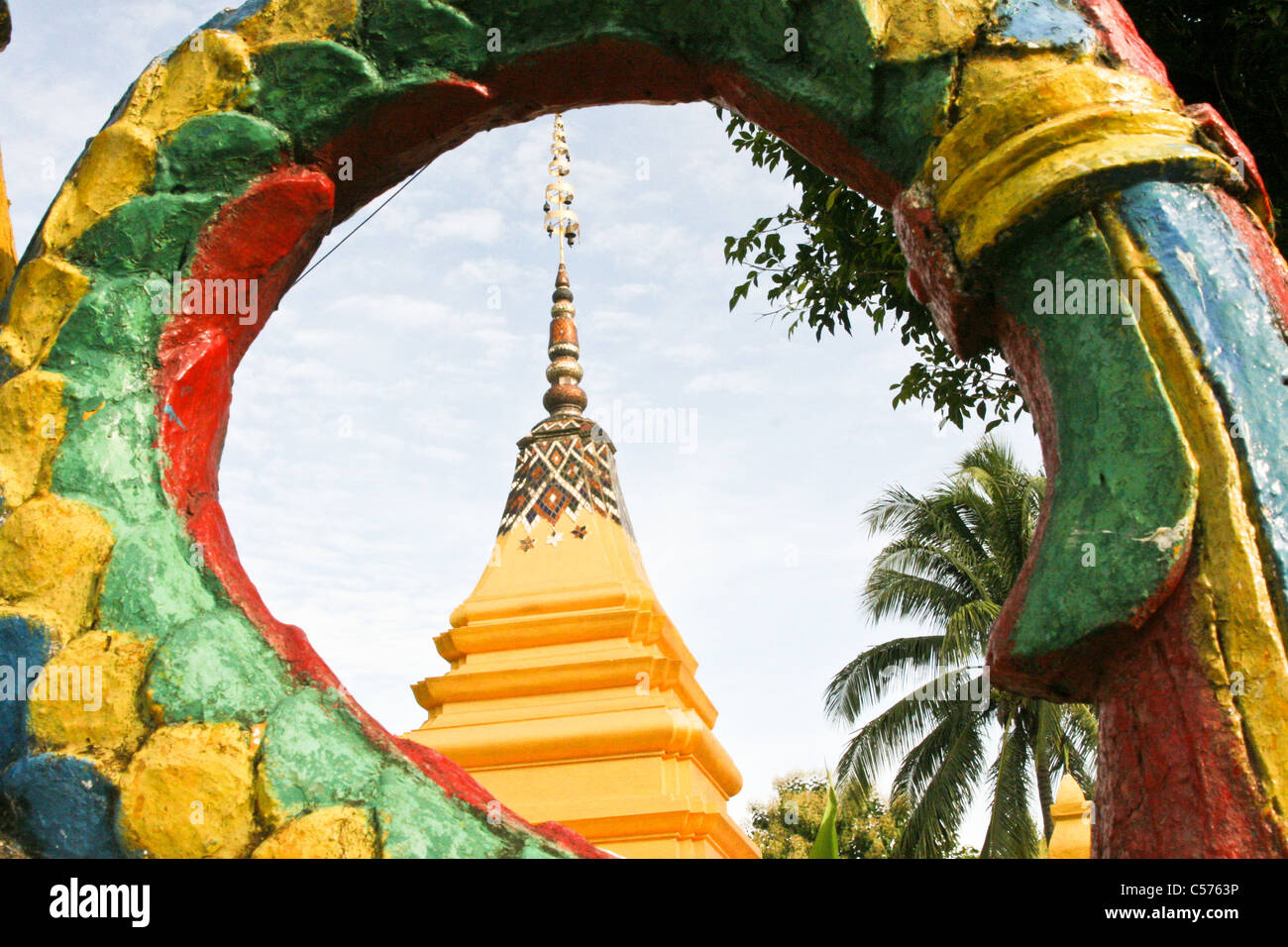 Decorazioni religiose, divinità, artefatti dèi, Buddha, tempio, Huay Xai, Laos, sud-est asiatico Foto Stock Decorazioni religiose, divinità, artefatti dèi, Buddha, tempio, Huay Xai, Laos, sud-est asiatico Foto Stock