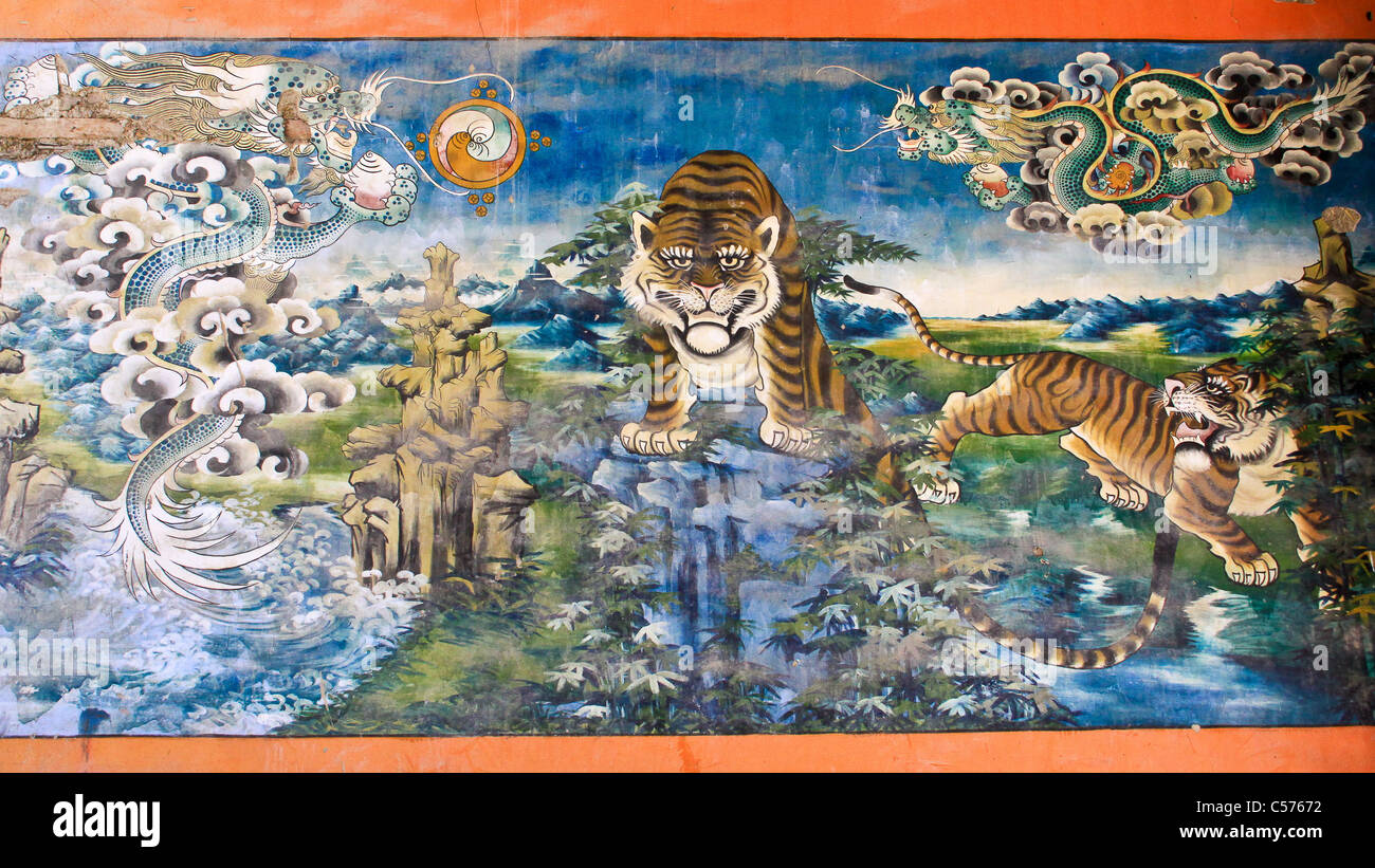 Murale di una tigre sulla parete di un tempio, Campo Base Everest trail, Nepal, Sud Est asiatico Foto Stock Murale di una tigre sulla parete di un tempio, Campo Base Everest trail, Nepal, Sud Est asiatico Foto Stock