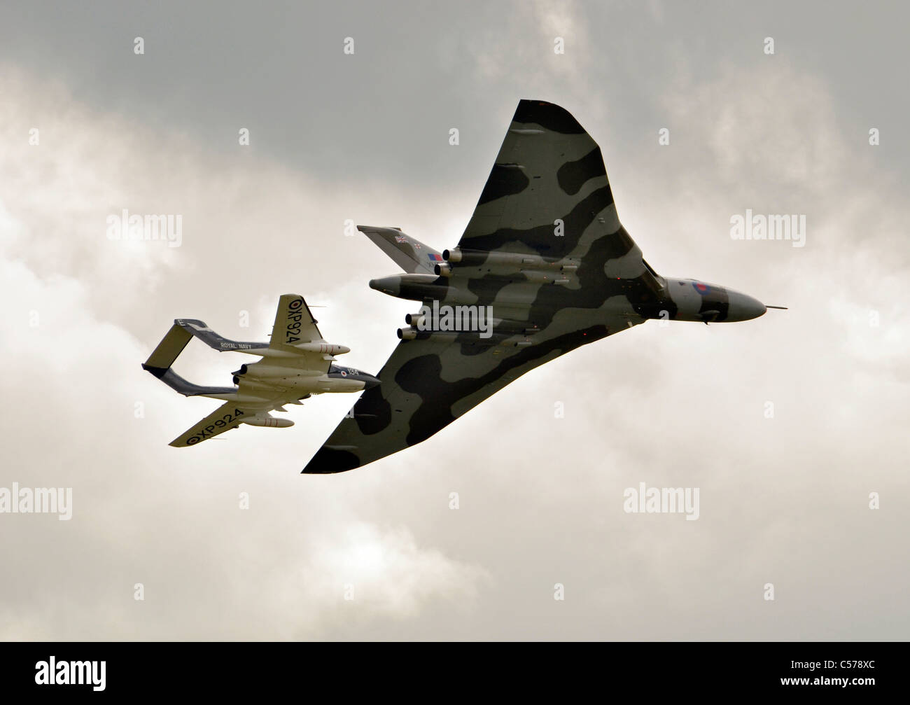 Sea vixen e bombardiere vulcan in volo Foto Stock
