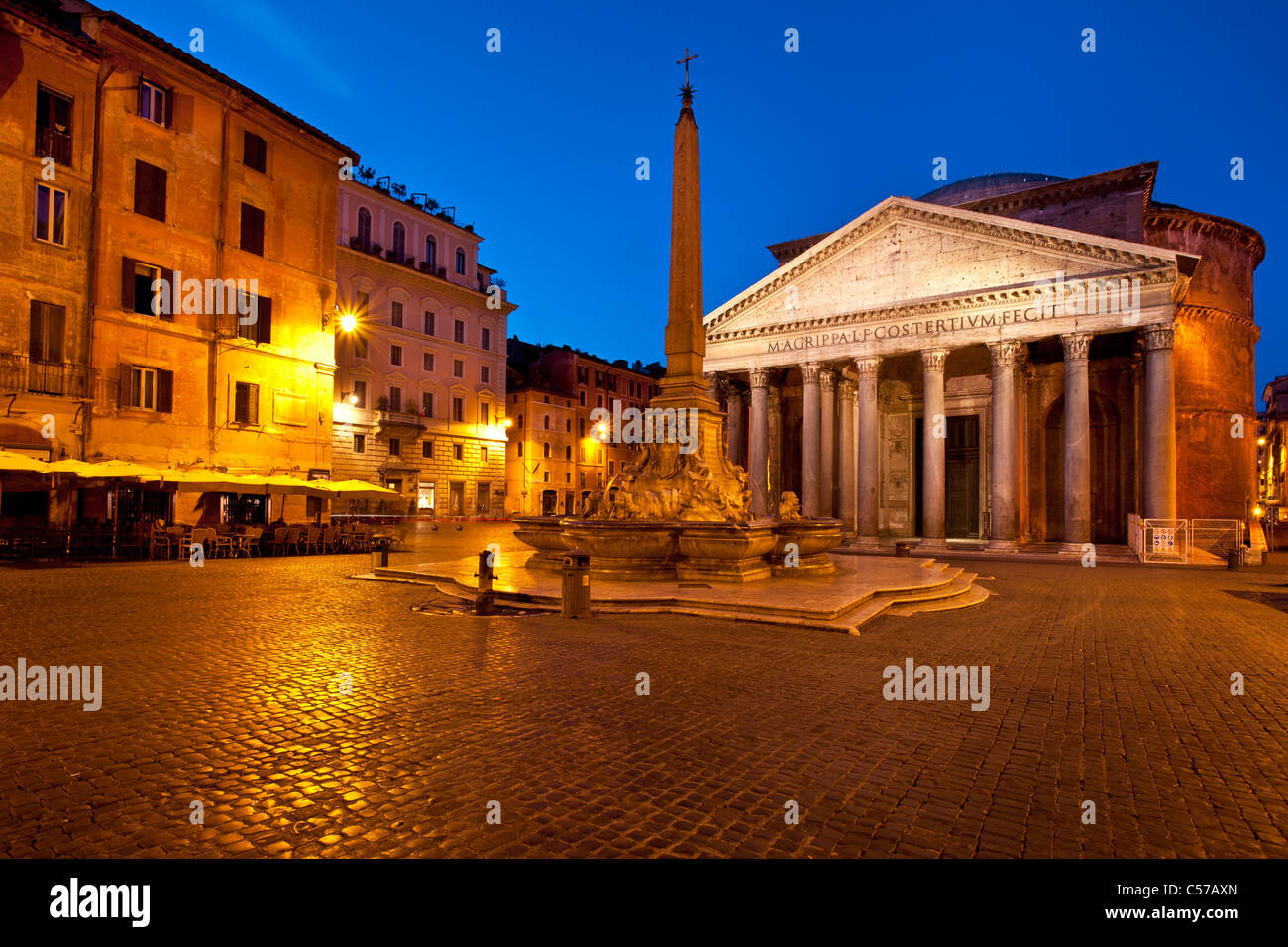 Pre-alba in Piazza della Rotonda e il Pantheon a Roma Lazio Italia Foto Stock
