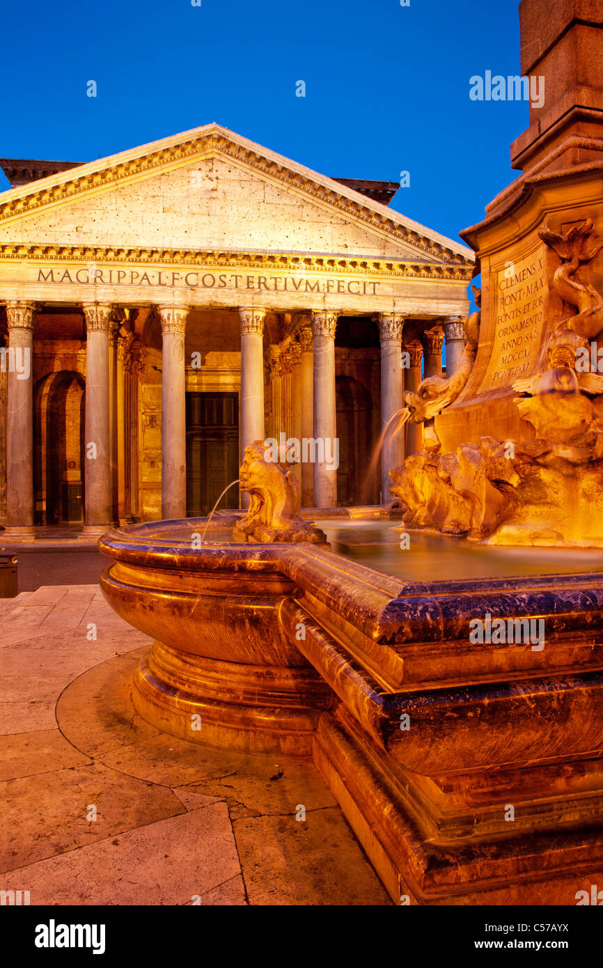 Pre-dawn al Pantheon di Roma, lazio italia Foto Stock