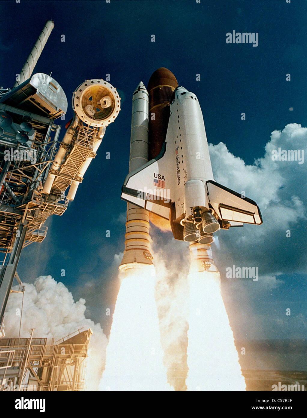 Space Shuttle Atlantis al momento del lancio Foto Stock