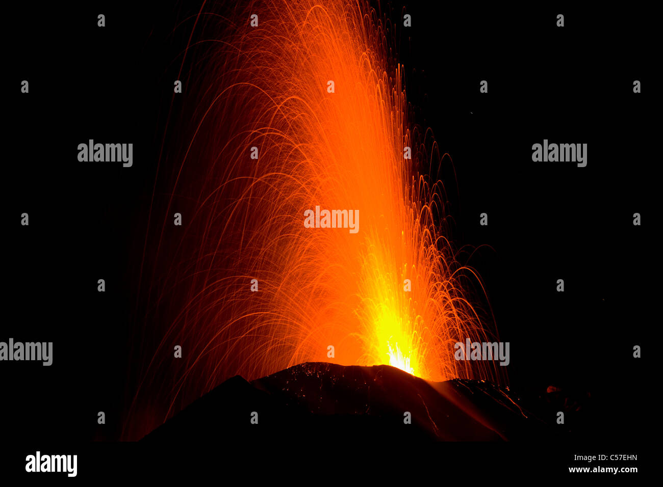 Stromboli, Italia, Europa, isole Lipari, isola, isola, vulcano Crater, eruzione del vulcano, eruzione di lava incandescente, calore, notte Foto Stock