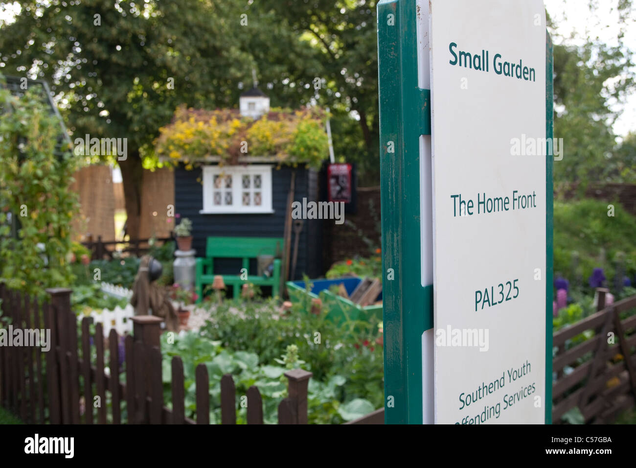 La casa giardino anteriore con la medaglia di bronzo vincitore a Hampton Court Palace Flower Show 2011. Foto:Jeff Gilbert Foto Stock
