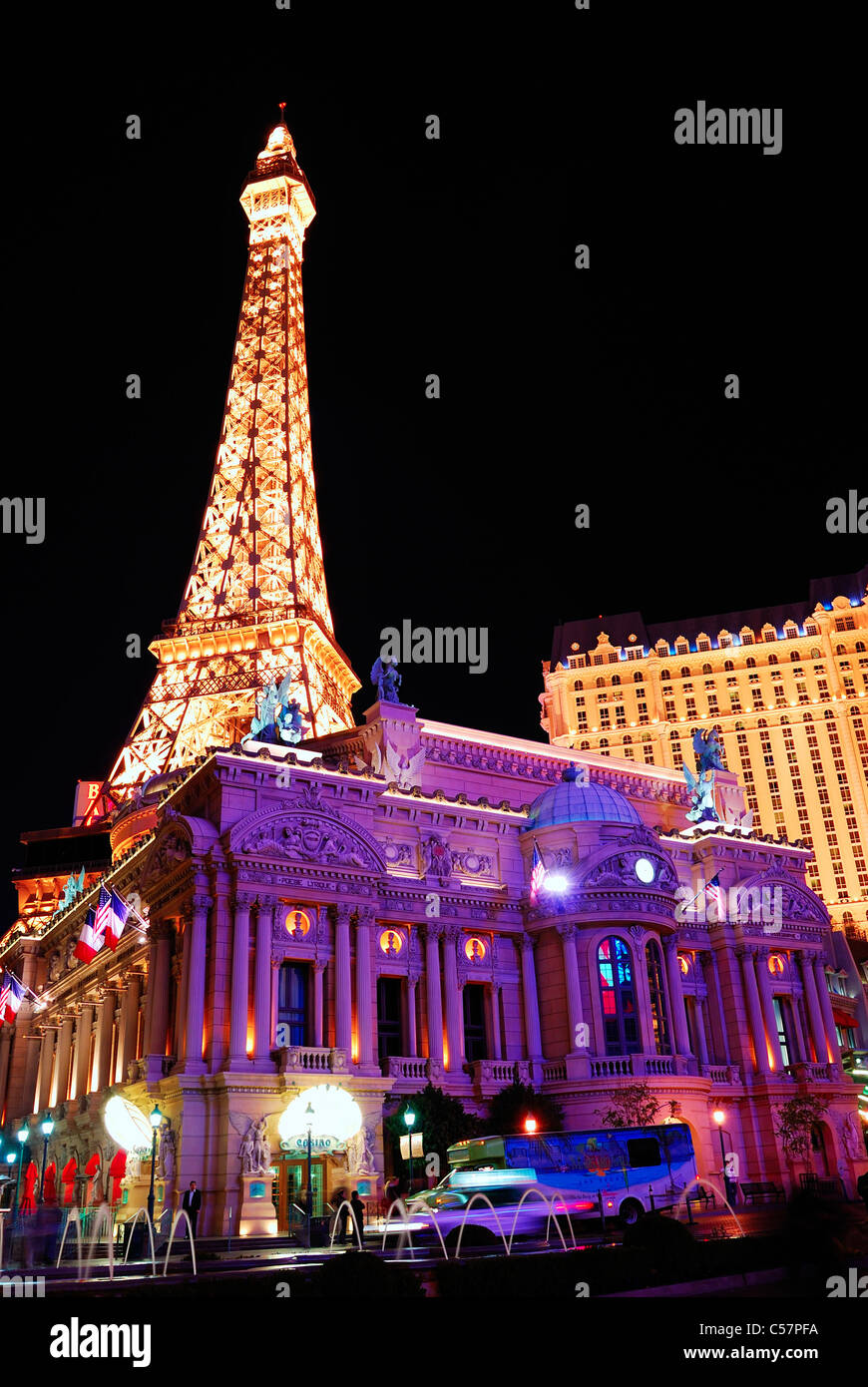 Paris Las Vegas Hotel e Casino di Las Vegas, con luci colorate Foto Stock