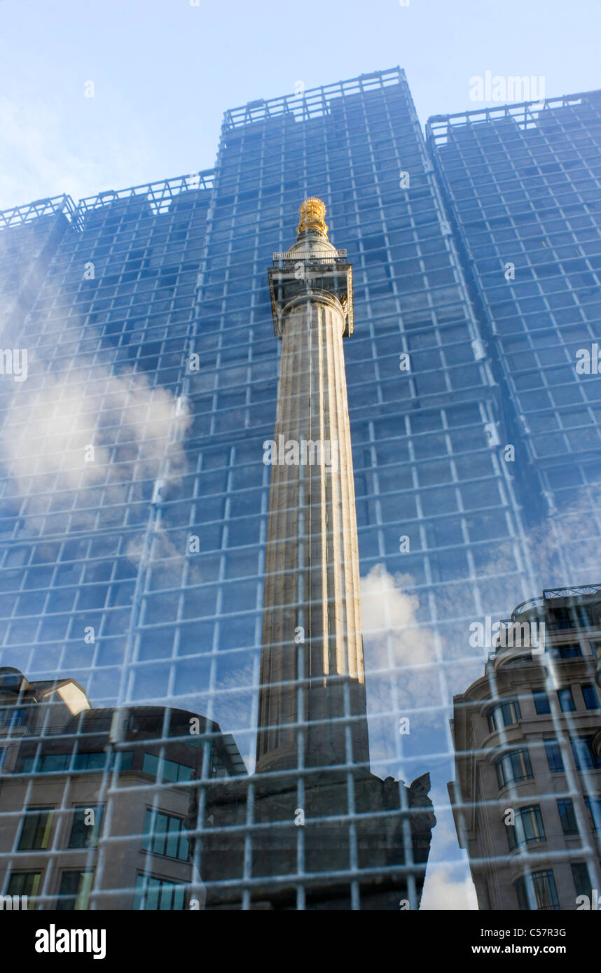 Monumento Pavillion, Londra. Monumento riflessa. Foto Stock