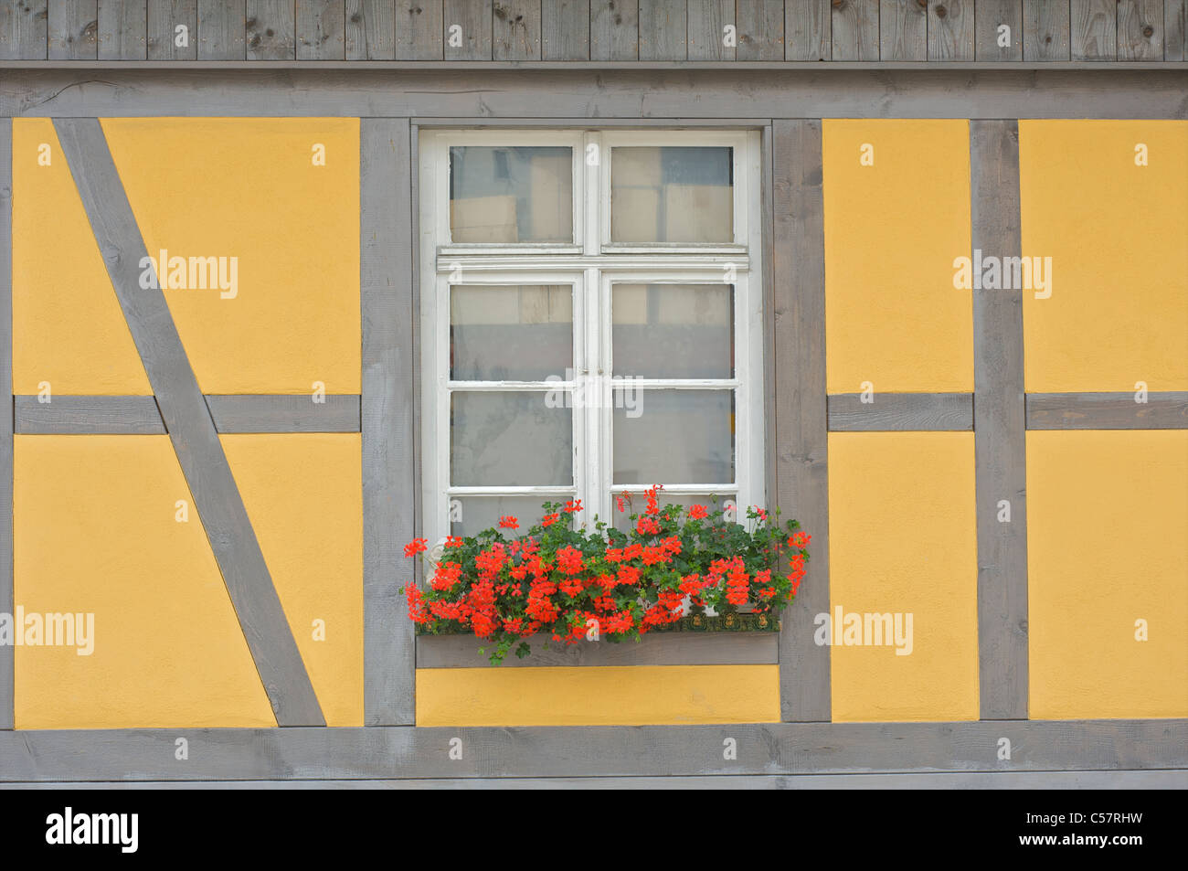 Dettaglio di una vecchia casa con fachwerk o semi-timbering nella città di Haslach, Schwarzwald, Baden-Württemberg, Germania Foto Stock