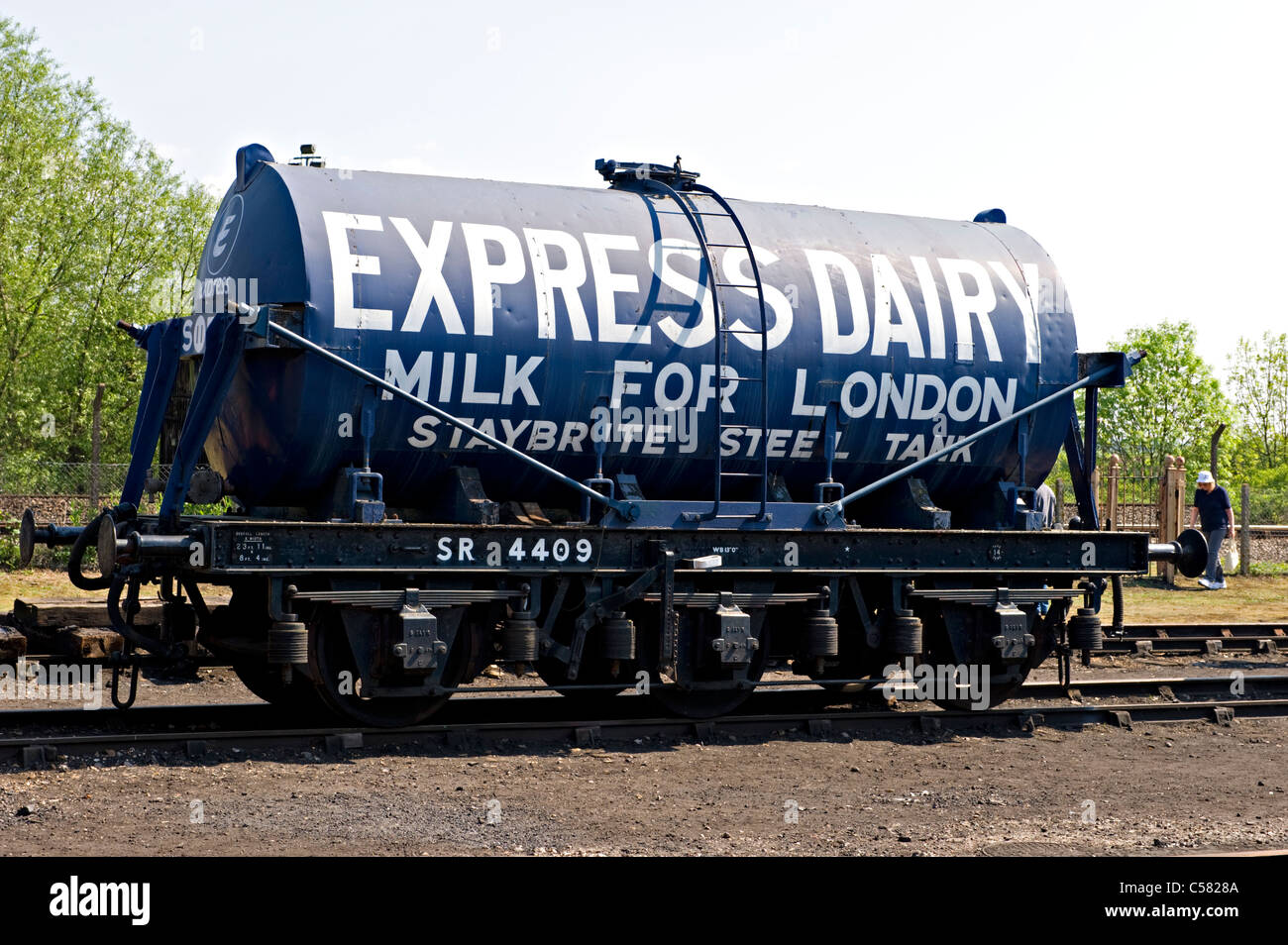 Vintage latte ferroviaria carro cisterna a Didcot Railway Centre, Regno Unito Foto Stock