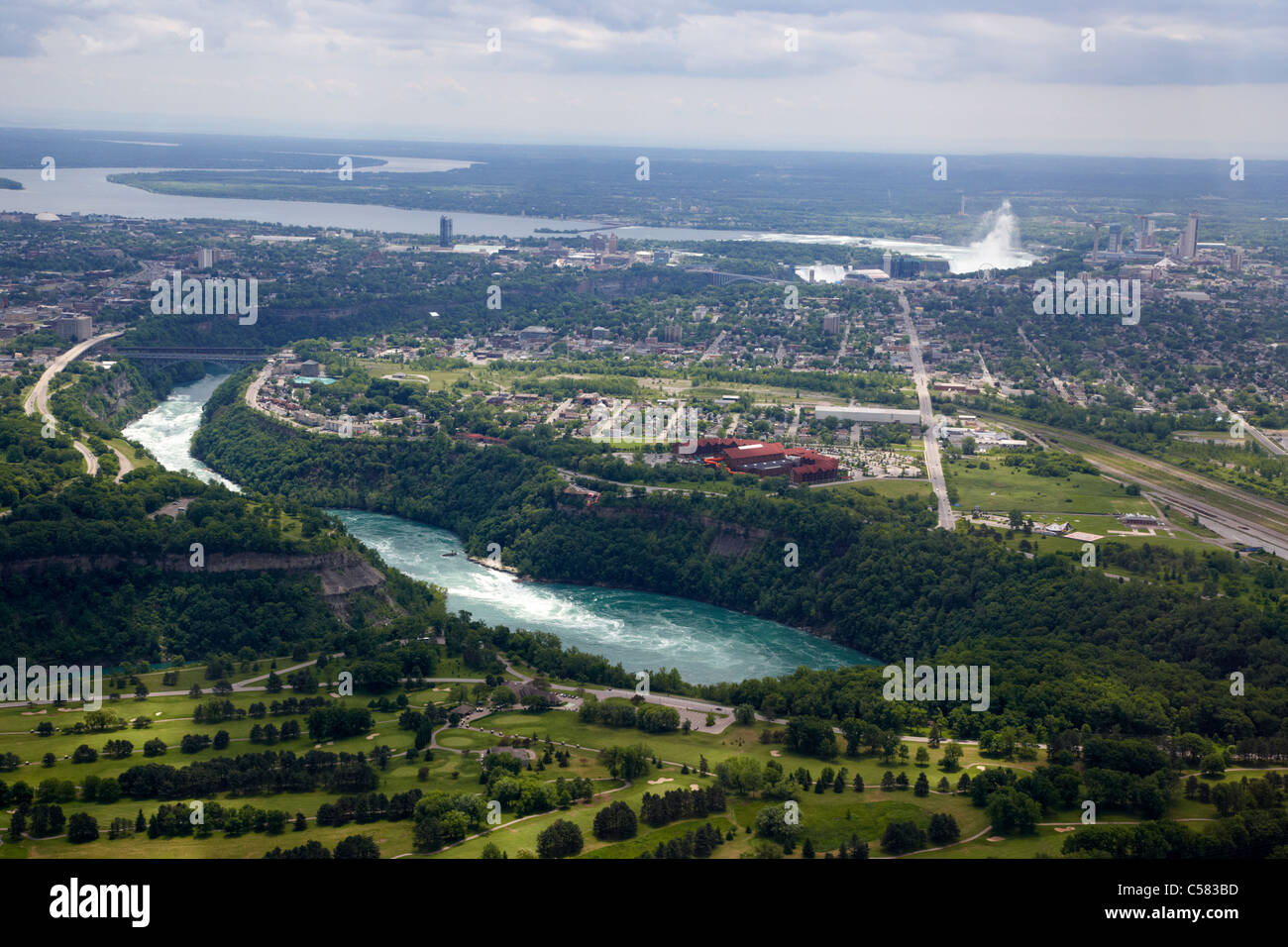 Vista di idromassaggio rapids e l'area delle Cascate del Niagara volo in elicottero sopra le cascate del Niagara ontario canada Foto Stock