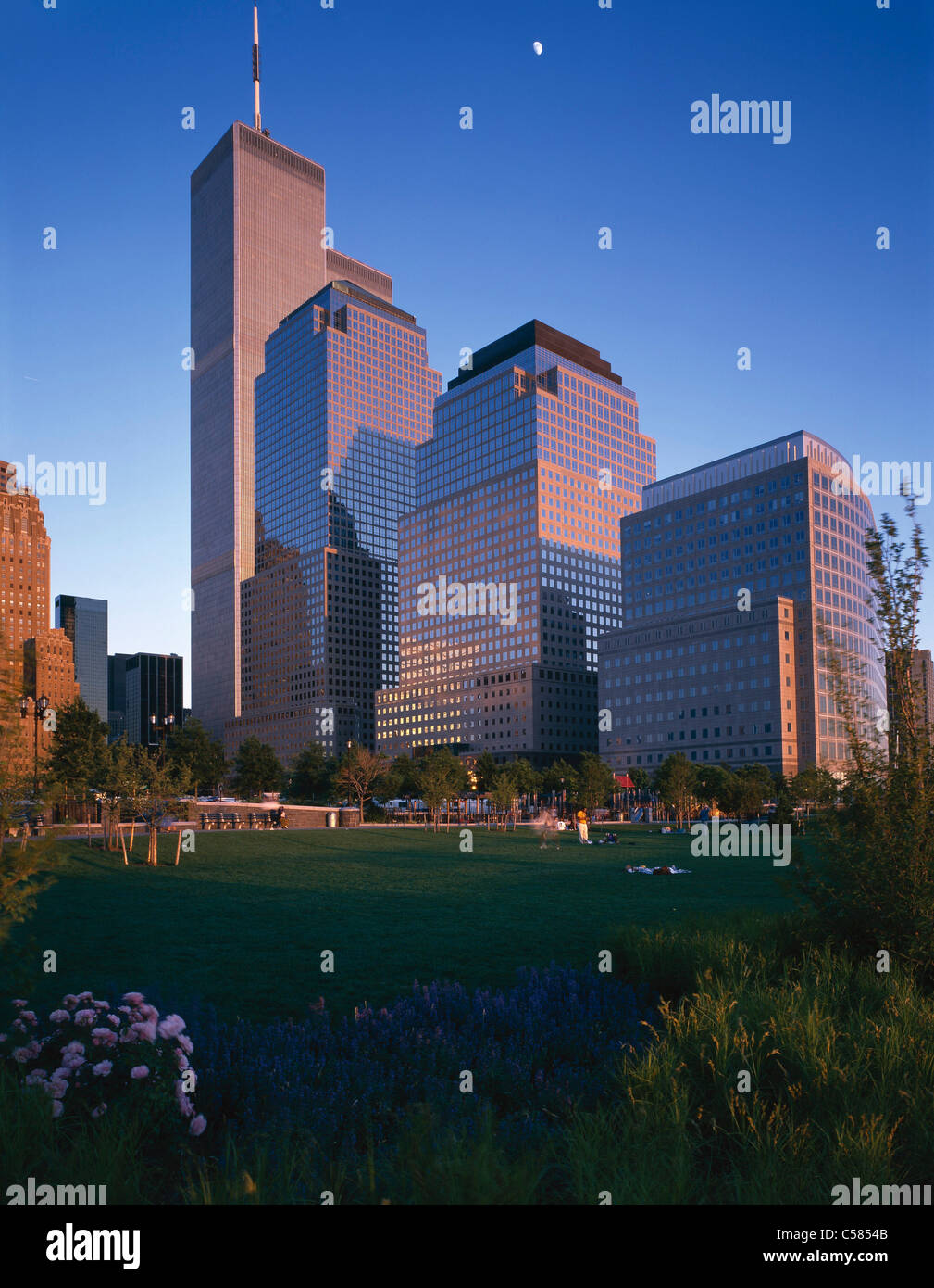Battery Park di New York City. Vista di Battery Park e il World Trade Centre pre 11 settembre 2001. Foto Stock