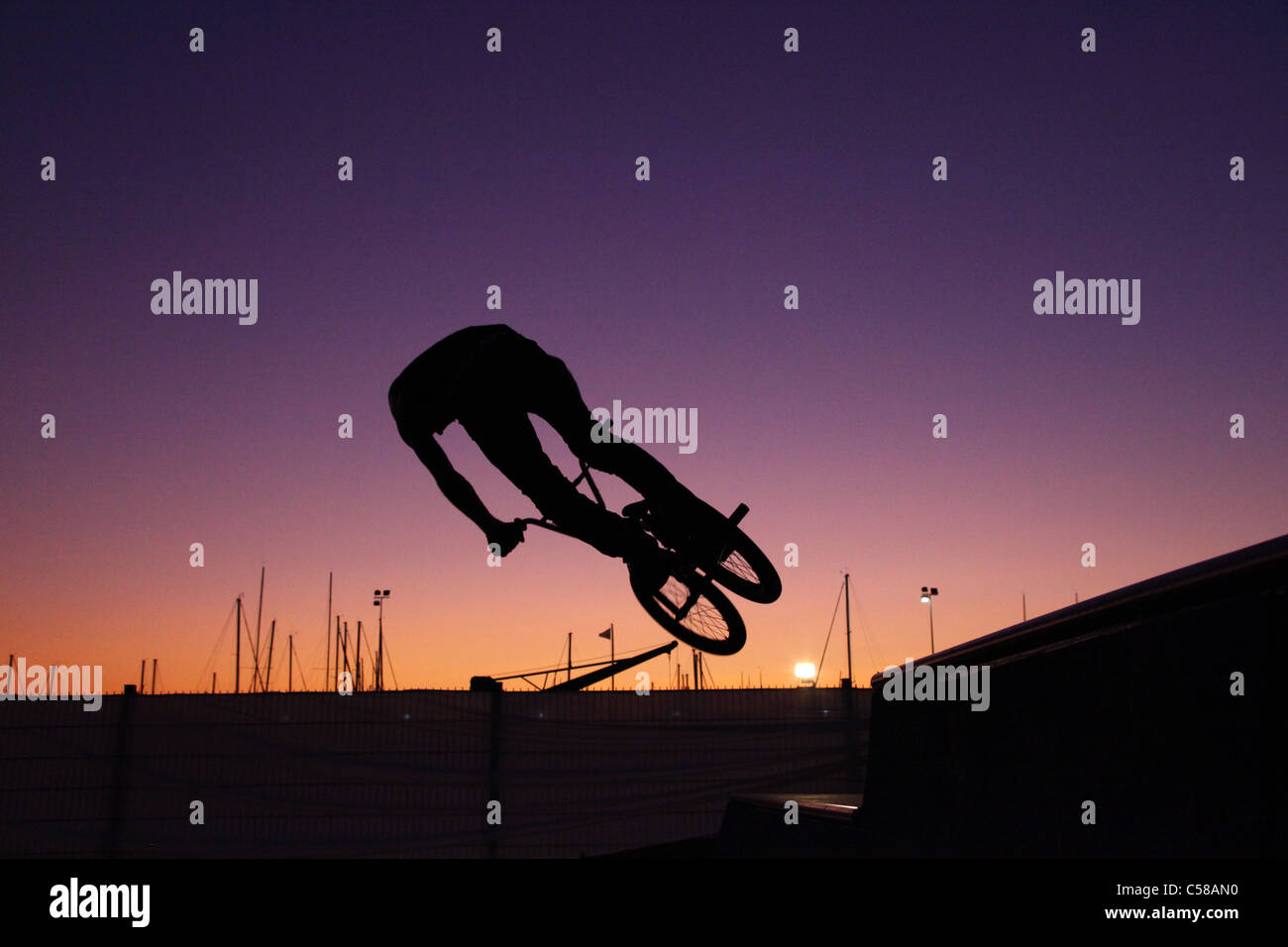 BMX jump, tramonto, bicicletta Foto Stock