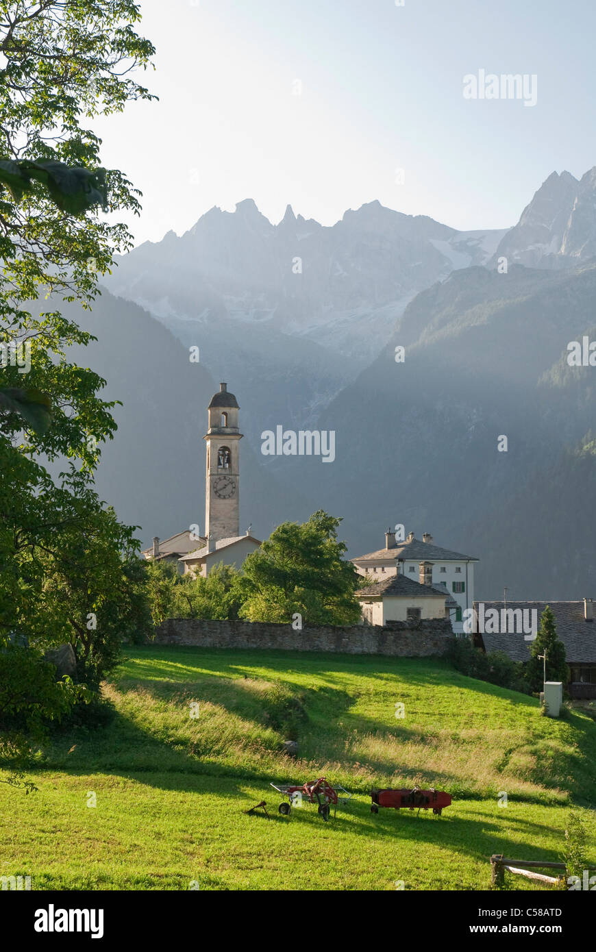 3000, fa di Sciora, villaggio di montagna, montagne, Bregaglia, Val Bregaglia, Bondasca gruppo, Grison Alpi, conservazione dei monumenti Foto Stock