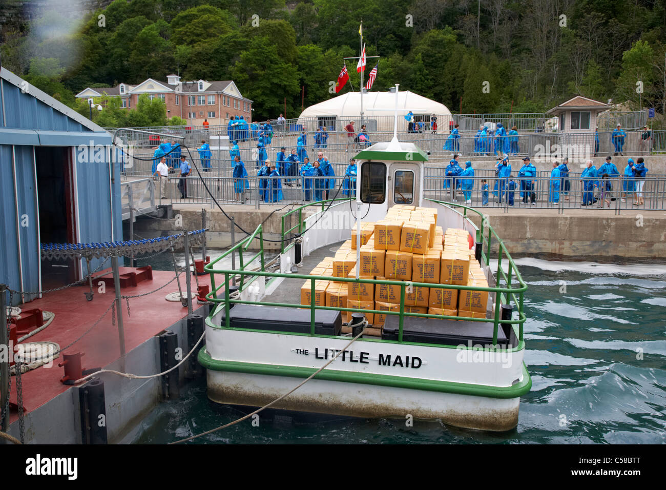 Il piccolo servizio di pulizia barca presso la Domestica della Foschia dock niagara falls ontario canada Foto Stock