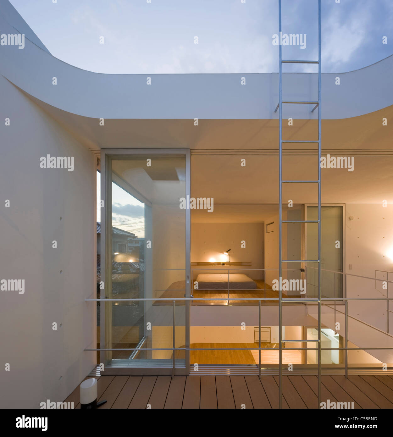 Casa di Hatsukaichi, casa privata, vista la camera da letto al secondo piano dalla terrazza sul tetto Foto Stock