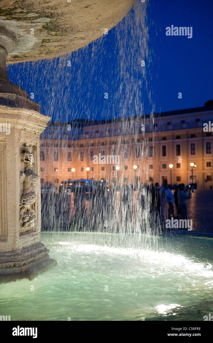 Italia, Roma, Vaticano, di notte, pozzi, acque Foto Stock