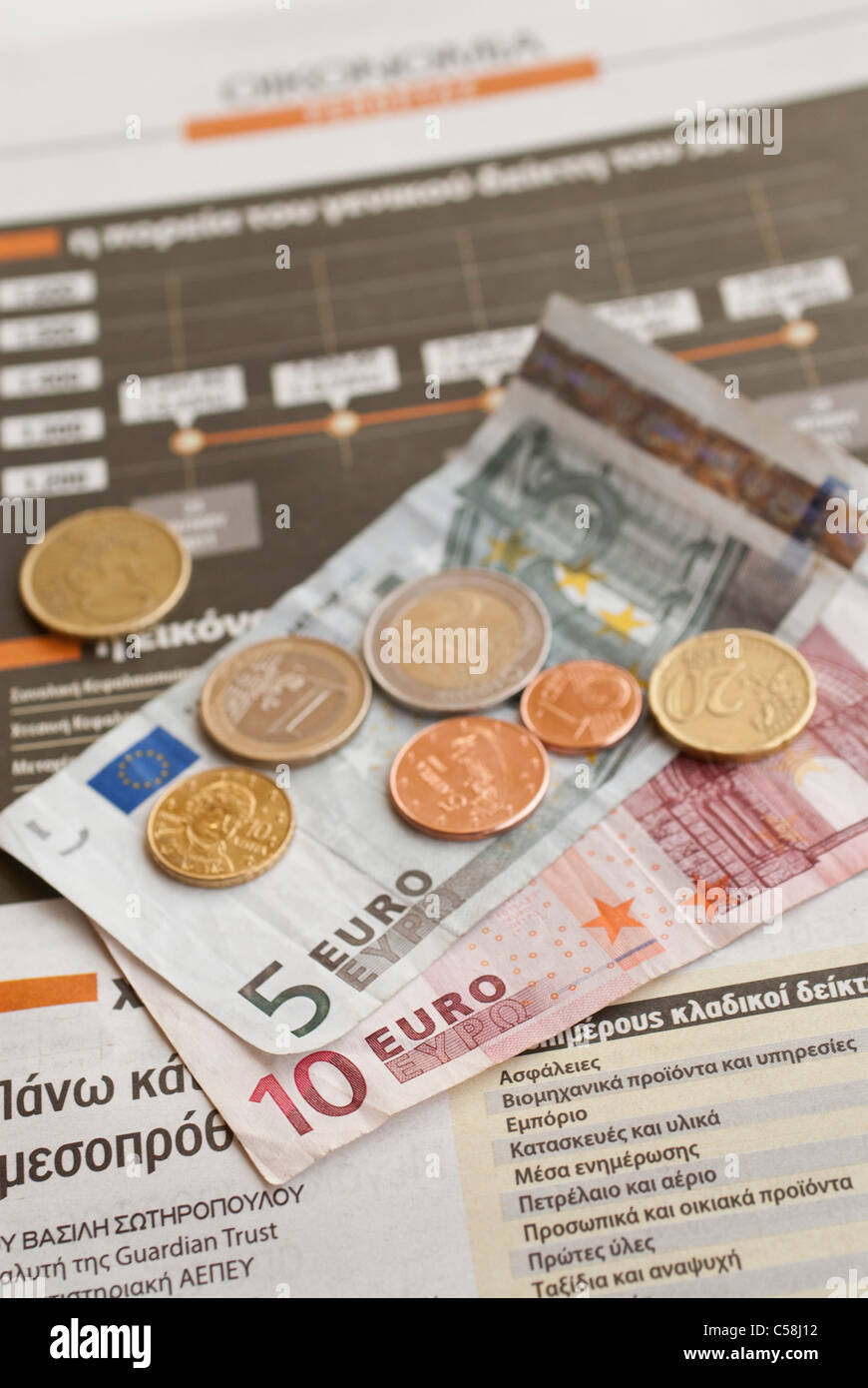 Finanziaria crisi,,Grecia,giornale,l'articolo,news,greci,monete,euro,greci le banconote in euro Foto Stock