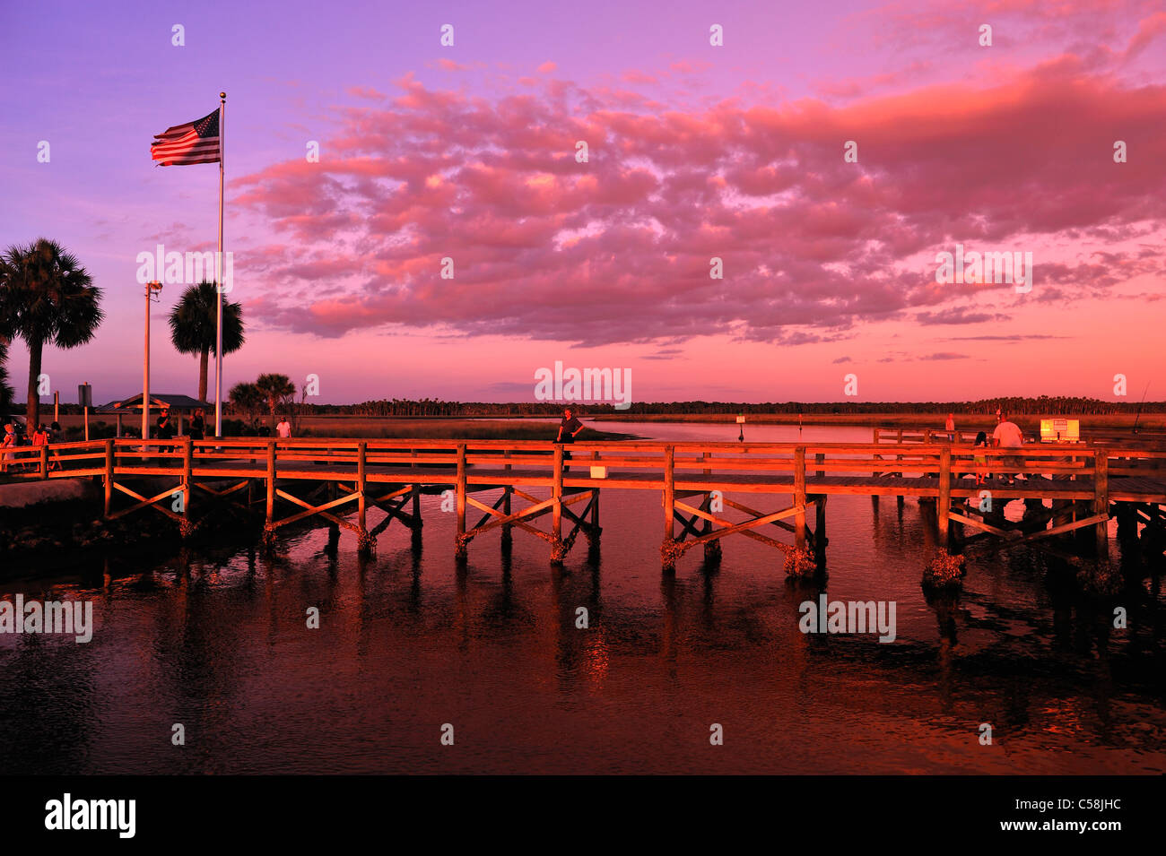 Bandiera, pesca, Pier, Bayport Park, crepuscolo, Pine Island, vicino a Spring Hill, Florida, Stati Uniti d'America, Stati Uniti, America, sunset Foto Stock
