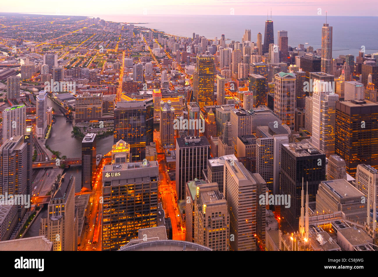 Chicago, dal di sopra, da Willis Tower, Chicago, Illinois, Stati Uniti d'America, Stati Uniti, America, edifici, il lago Michigan, luci, crepuscolo, Foto Stock