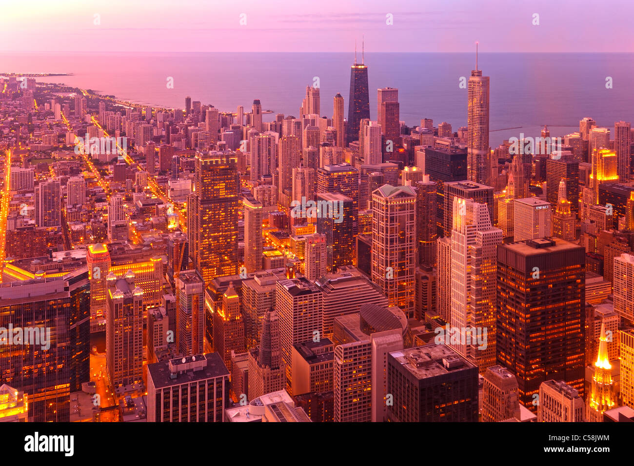 Chicago, dal di sopra, da Willis Tower, Chicago, Illinois, Stati Uniti d'America, Stati Uniti, America, edifici, il lago Michigan, luci, crepuscolo, Foto Stock