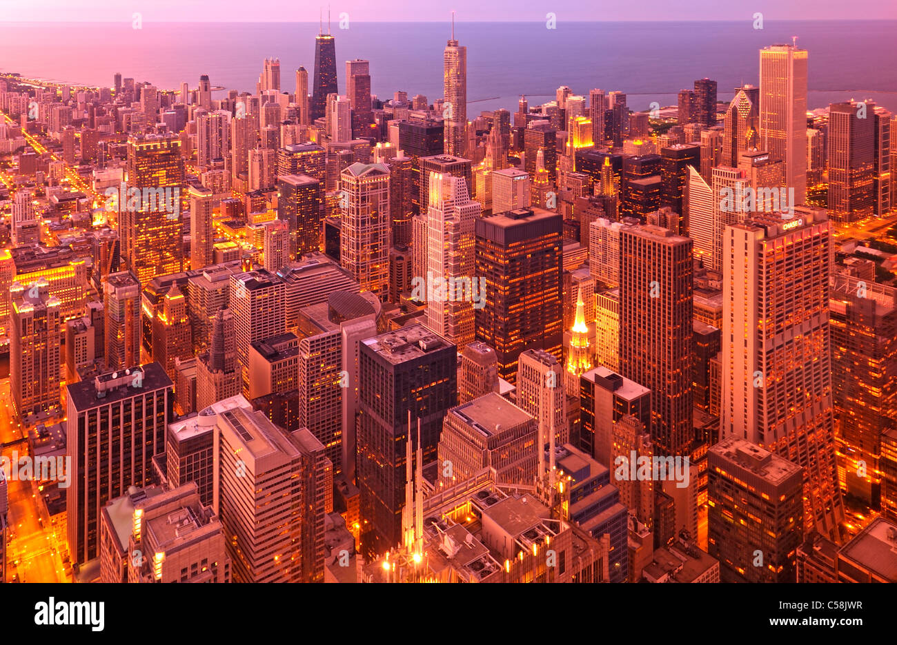 Chicago, dal di sopra, da Willis Tower, Chicago, Illinois, Stati Uniti d'America, Stati Uniti, America, edifici, il lago Michigan, luci, crepuscolo, Foto Stock