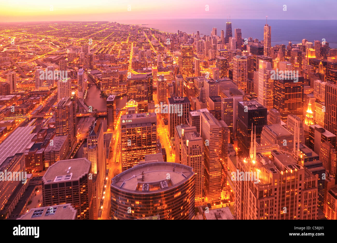 Chicago, dal di sopra, da Willis Tower, Chicago, Illinois, Stati Uniti d'America, Stati Uniti, America, edifici, il lago Michigan, luci, crepuscolo, Foto Stock