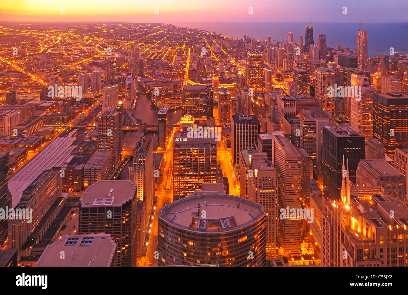 Chicago, dal di sopra, da Willis Tower, Chicago, Illinois, Stati Uniti d'America, Stati Uniti, America, edifici, il lago Michigan, luci, crepuscolo, Foto Stock