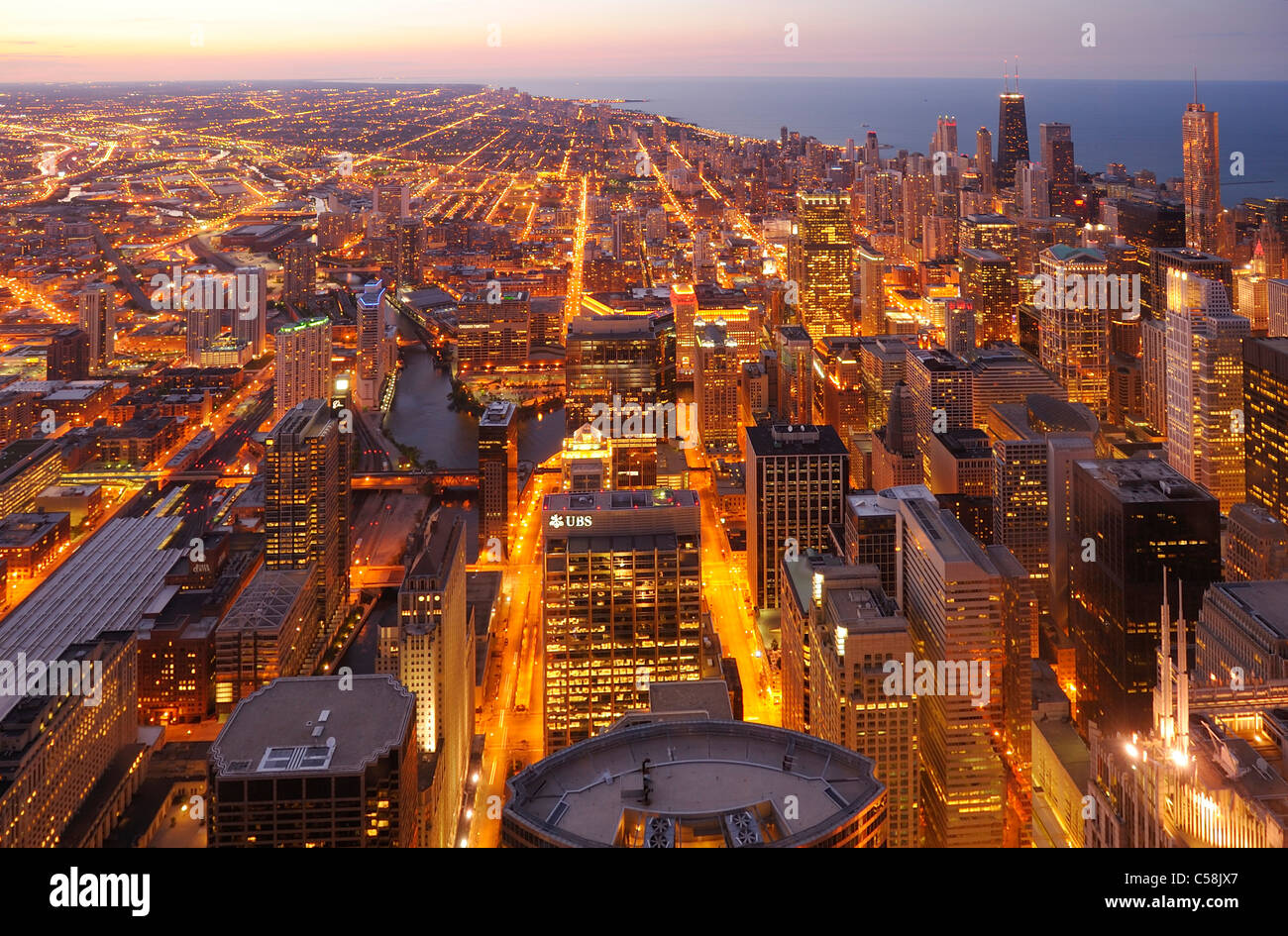 Chicago, dal di sopra, da Willis Tower, Chicago, Illinois, Stati Uniti d'America, Stati Uniti, America, edifici, il lago Michigan, luci, crepuscolo, Foto Stock