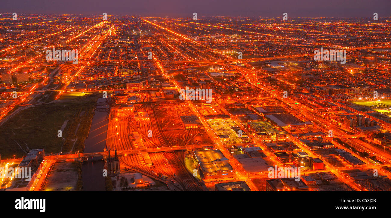 Chicago, dal di sopra, da Willis Tower, Chicago, Illinois, Stati Uniti d'America, Stati Uniti, America, edifici, il lago Michigan, luci, crepuscolo, Foto Stock