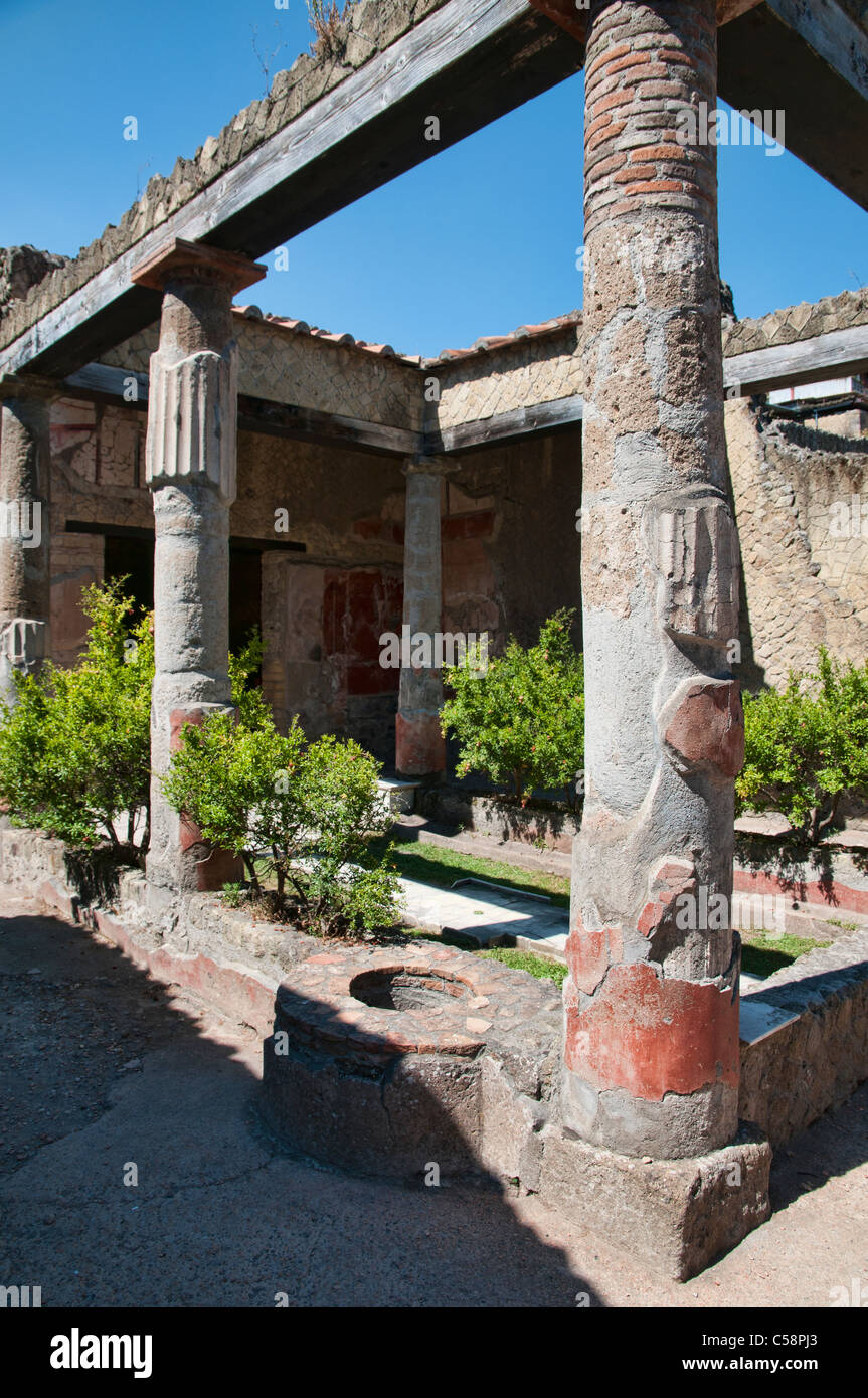 Ercolano la antica cittadina in provincia di Napoli, ai piedi del Vesuvio Foto Stock