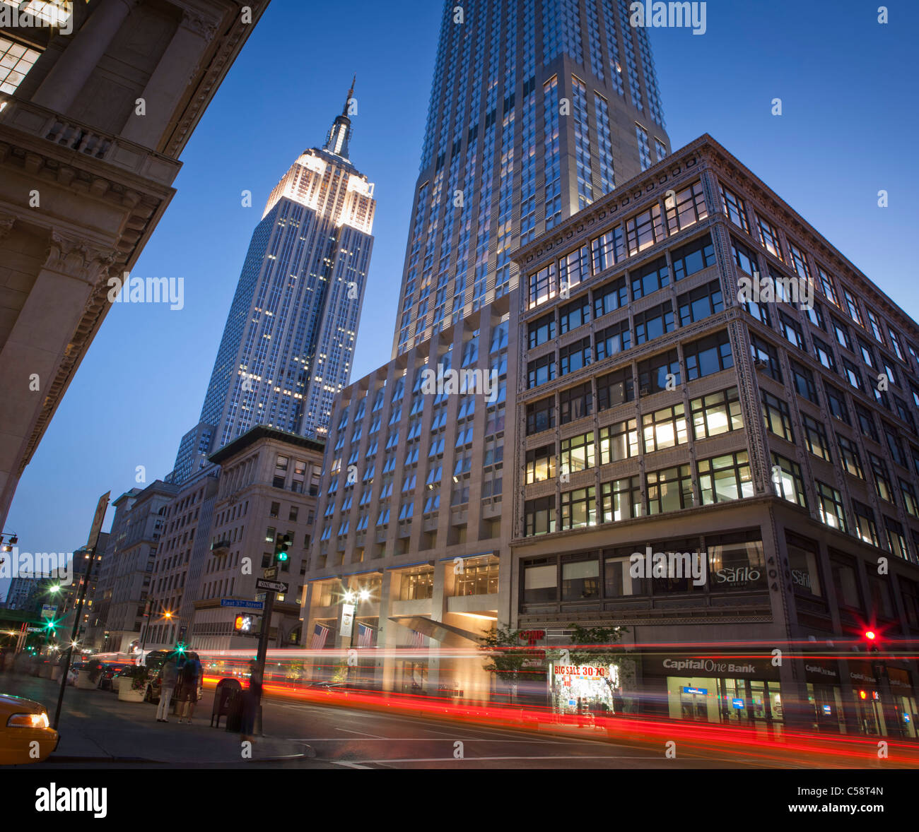 Empire State Building da Fifth Avenue, New York Foto Stock
