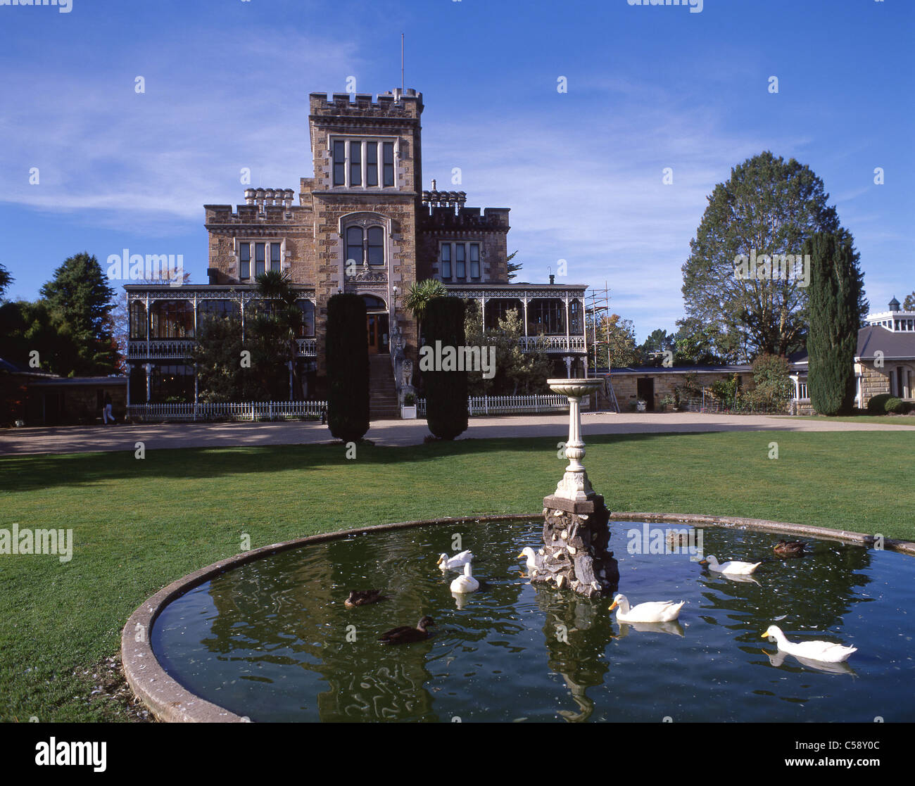Il Castello Larnach e giardini, Penisola di Otago, Dunedin, Regione di Otago, Isola del Sud, Nuova Zelanda Foto Stock